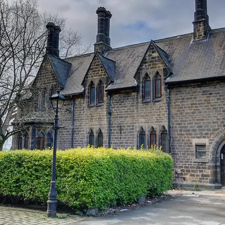 Large 6bdr House By Homebird Management Short Lets & Serviced With Secured Parking & Garden Area Prázdninový dům Leeds (West Yorkshire)