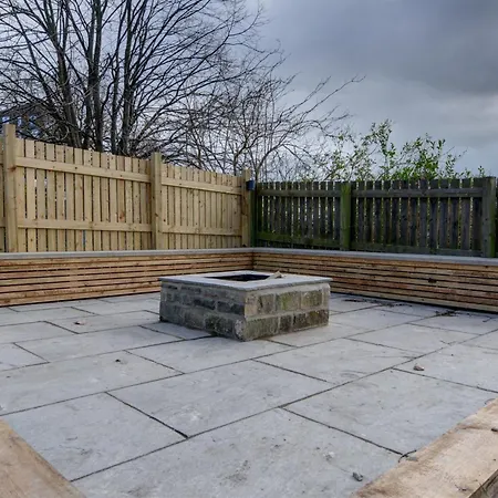 Large 6bdr House By Homebird Management Short Lets & Serviced With Secured Parking & Garden Area Prázdninový dům Leeds (West Yorkshire)