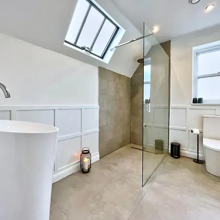 Homebird - The Vicarage Holiday home