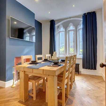Holiday home Homebird - The Vicarage *