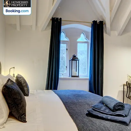 Large 6bdr House By Homebird Management Short Lets & Serviced With Secured Parking & Garden Area Semesterbostad *