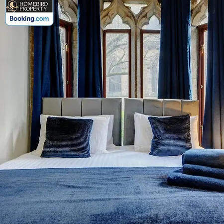 Semesterbostad Large 6bdr House By Homebird Management Short Lets & Serviced With Secured Parking & Garden Area