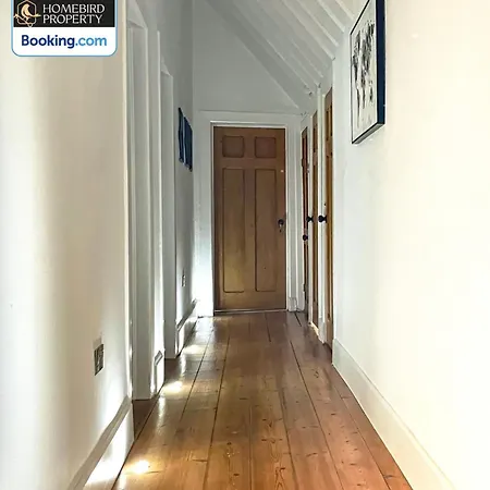 Large 6bdr House By Homebird Management Short Lets & Serviced With Secured Parking & Garden Area Semesterbostad Leeds (West Yorkshire)