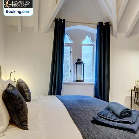 Semesterbostad Large 6bdr House By Homebird Management Short Lets & Serviced With Secured Parking & Garden Area *