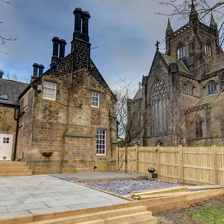 Large 6bdr House By Homebird Management Short Lets & Serviced With Secured Parking & Garden Area Semesterbostad