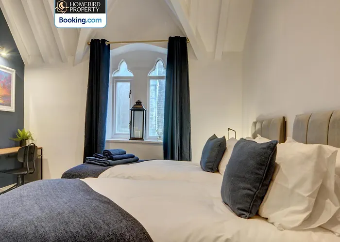 Holiday home Large 6bdr House By Homebird Management Short Lets & Serviced With Secured Parking & Garden Area Leeds (West Yorkshire)