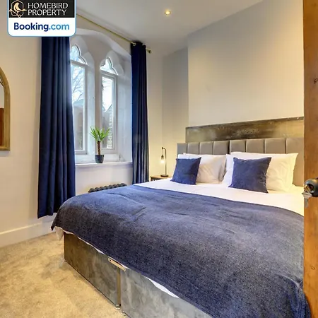 Large 6bdr House By Homebird Management Short Lets & Serviced With Secured Parking & Garden Area Ferienhaus *