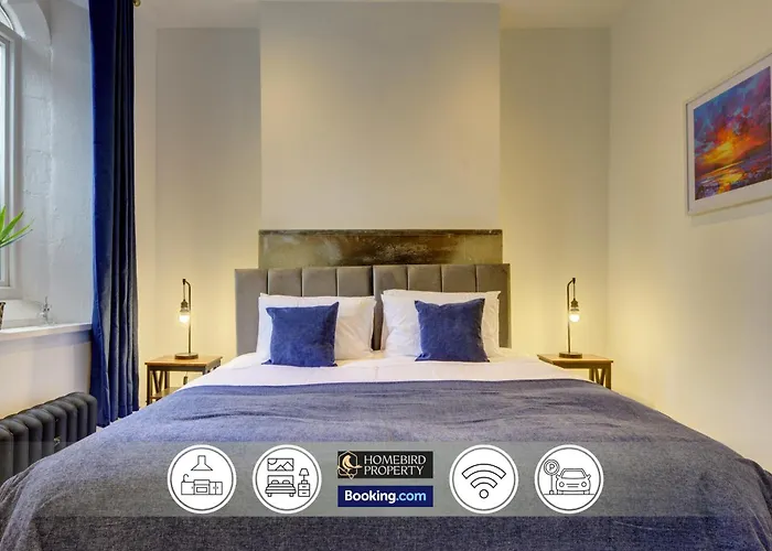 Holiday home Large 6bdr House By Homebird Management Short Lets & Serviced With Secured Parking & Garden Area