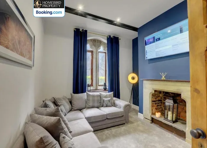 Holiday home Large 6bdr House By Homebird Management Short Lets & Serviced With Secured Parking & Garden Area Leeds (West Yorkshire)